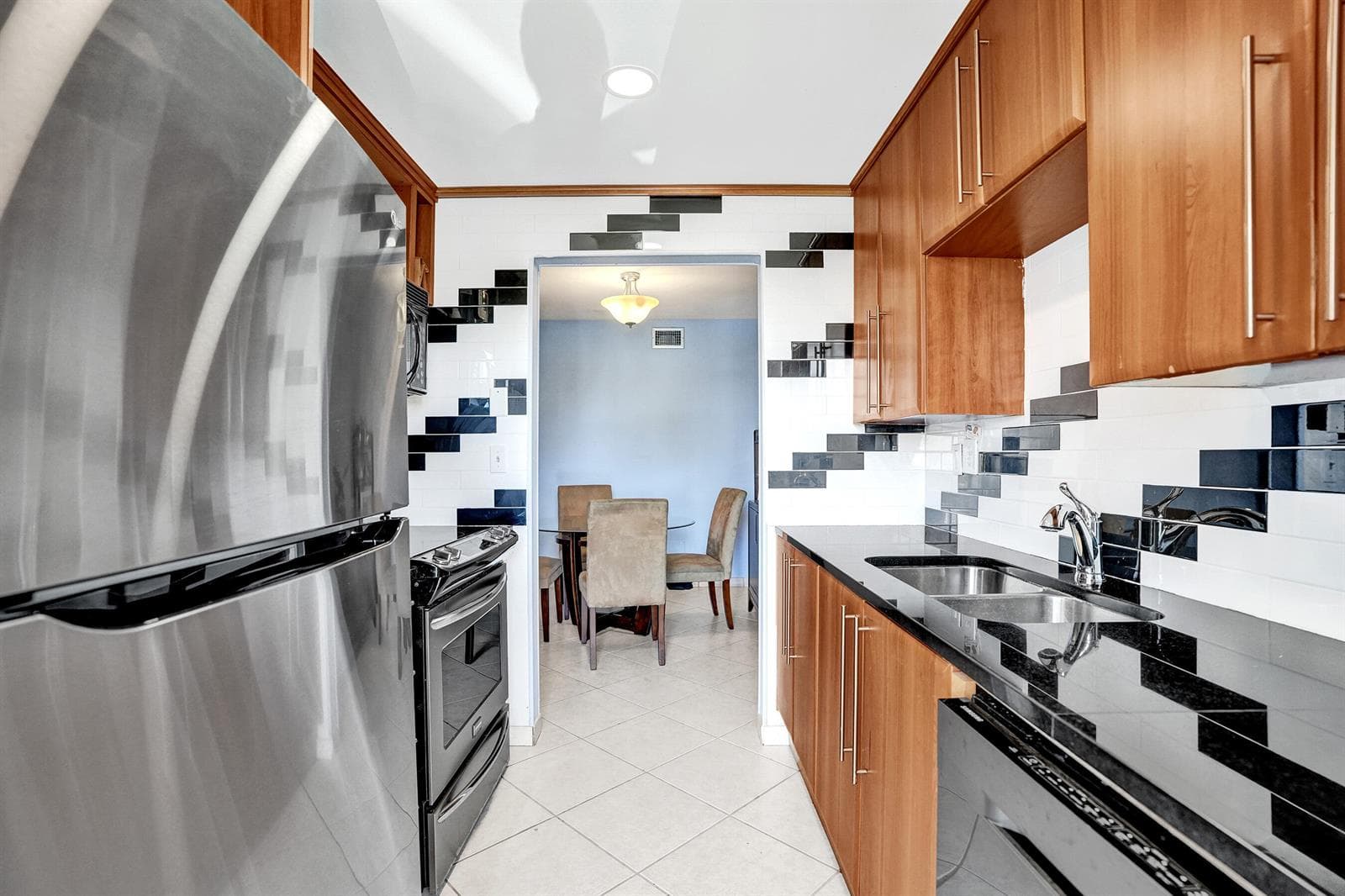 930 SE 9th Avenue #11 5