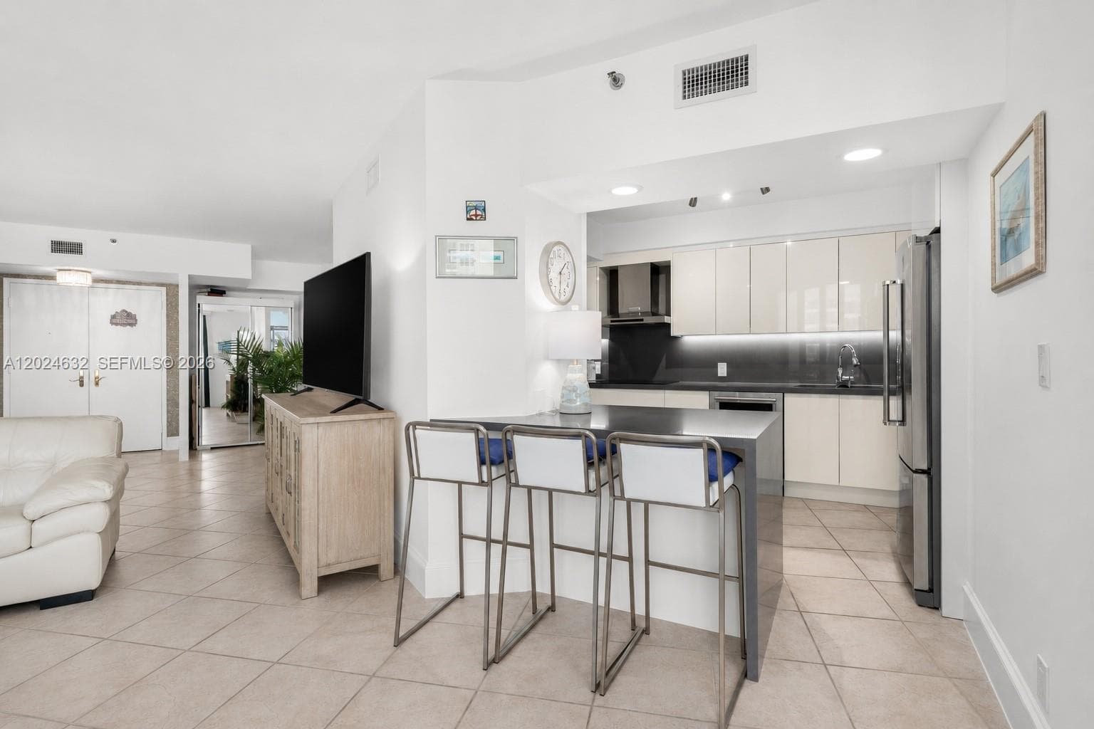 20281 E Country Club Dr 510 photo 8