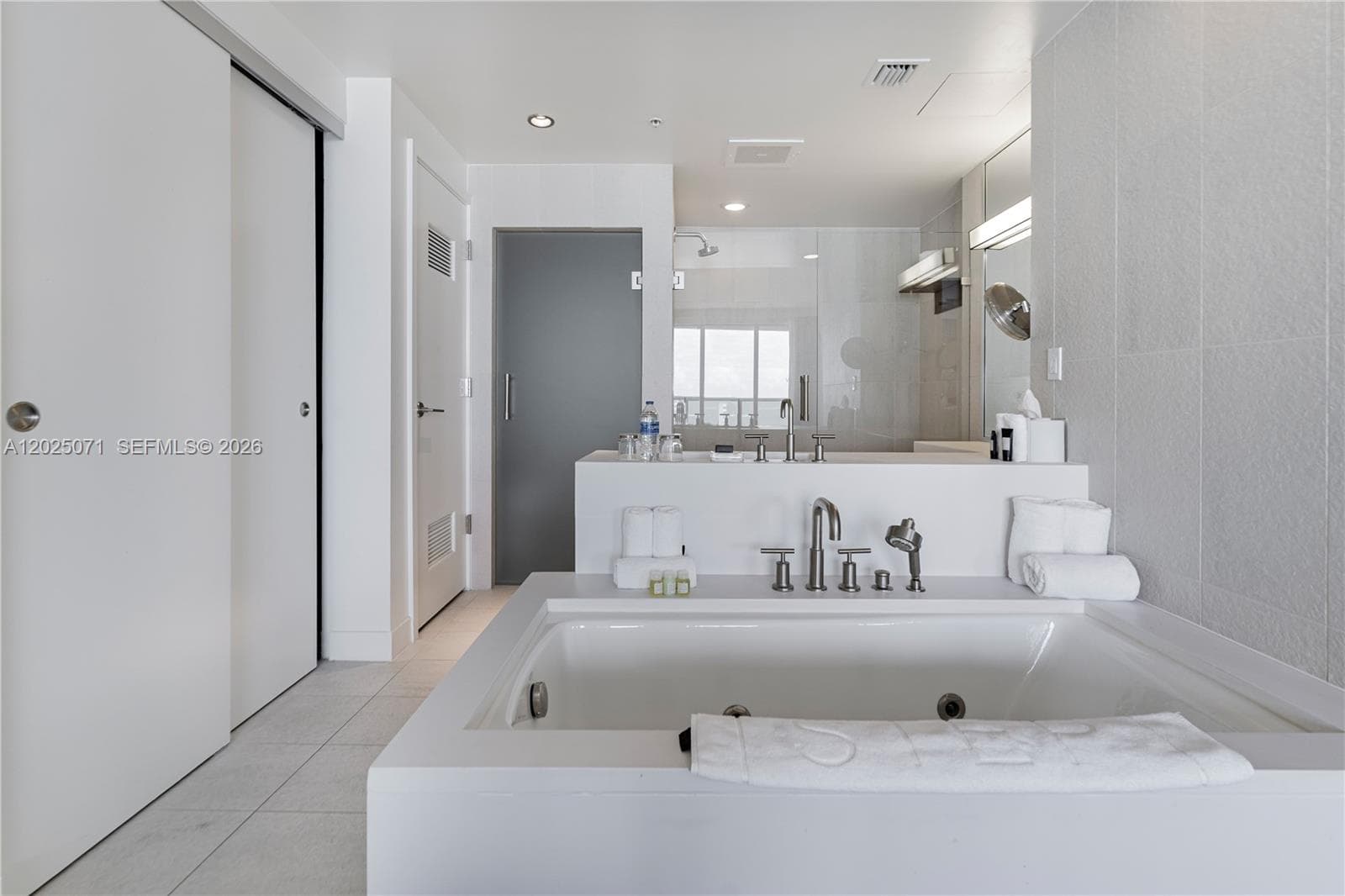 3101 Bayshore Dr 1402 photo 3