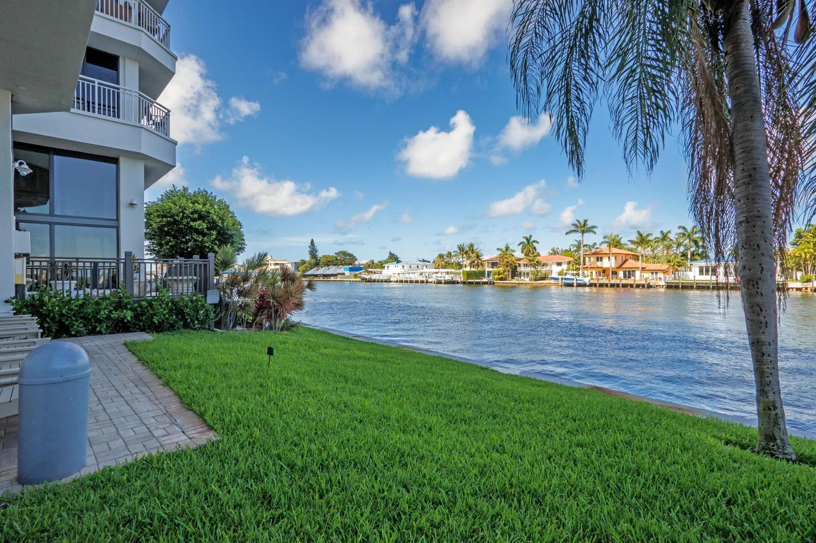 3100 NE 48th Street #806 1