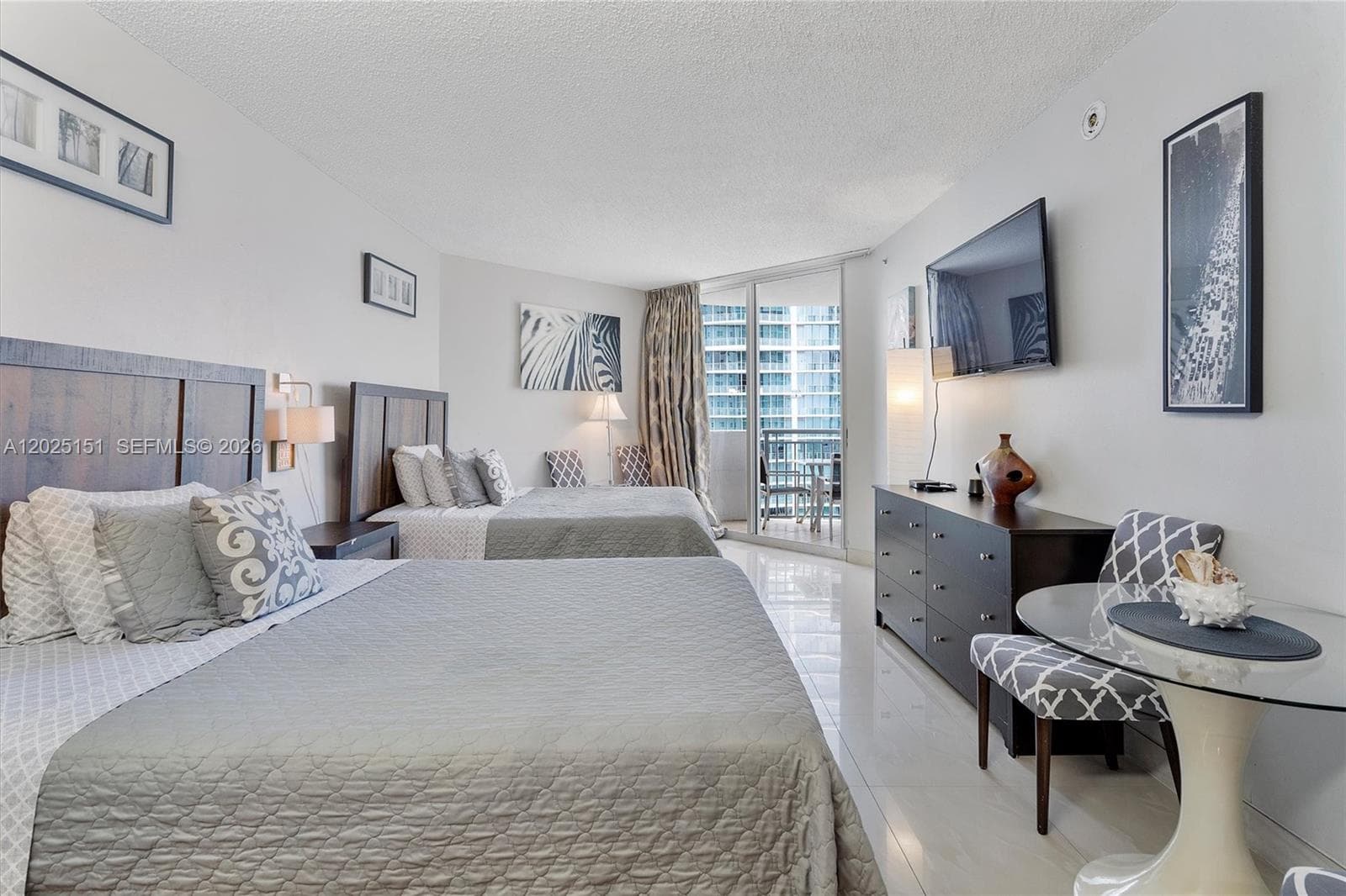 17375 Collins Ave 1507 photo 2