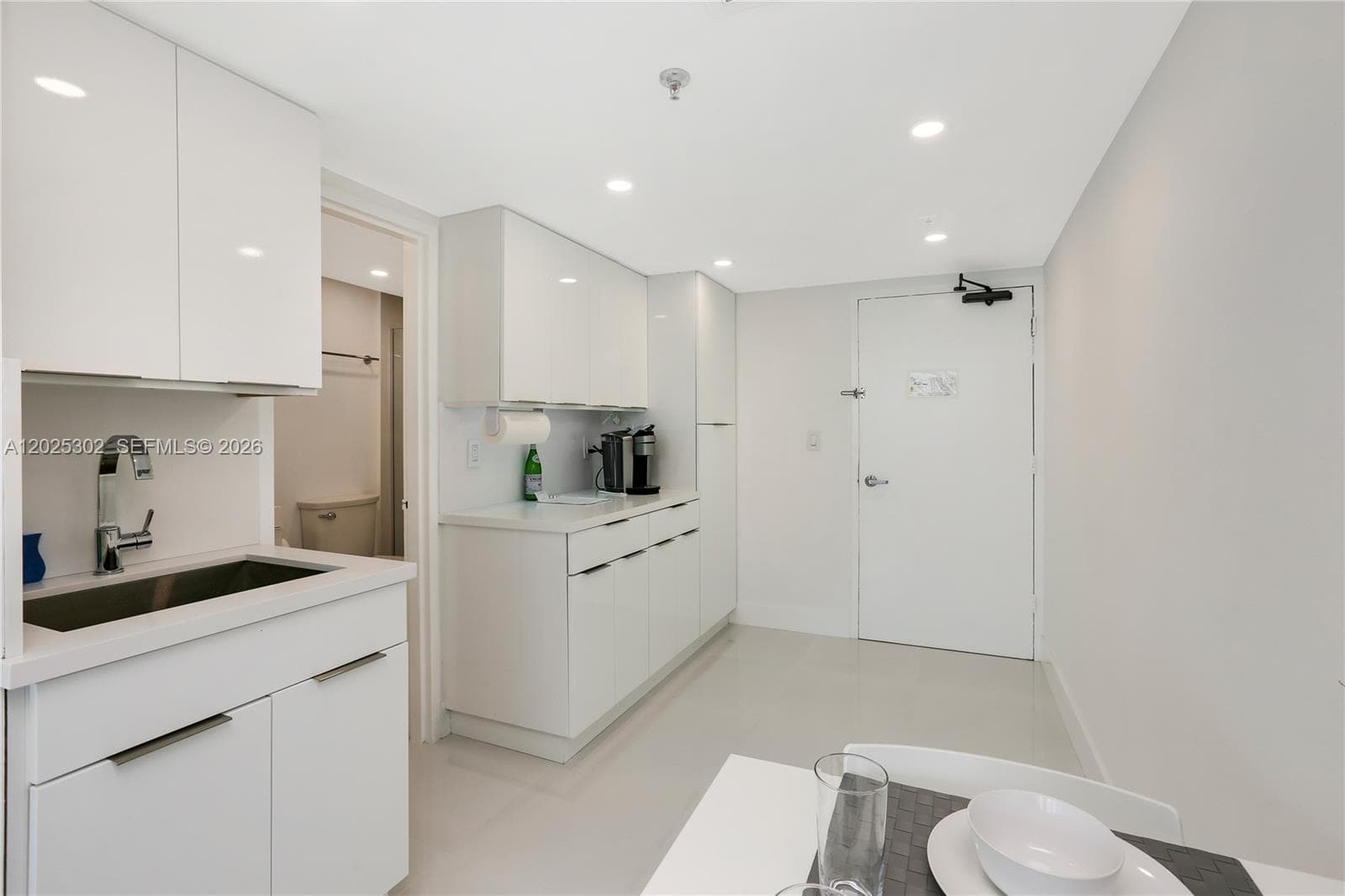 5445 Collins Ave 1203 photo 2