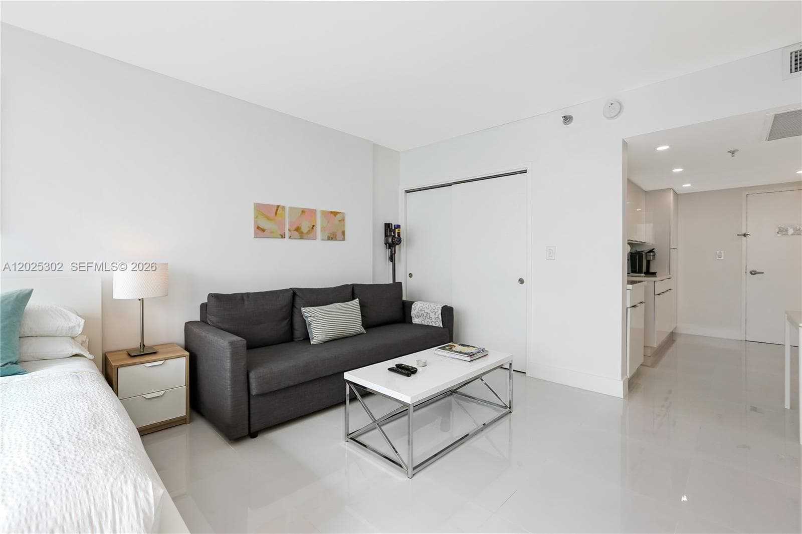 5445 Collins Ave 1203 photo 3