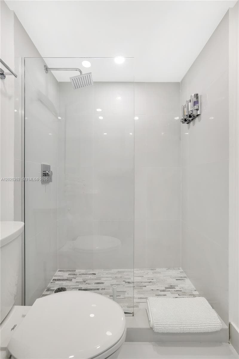 5445 Collins Ave 1203 photo 9