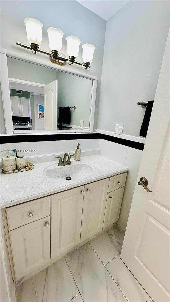 100 Lincoln Rd 720 photo 19