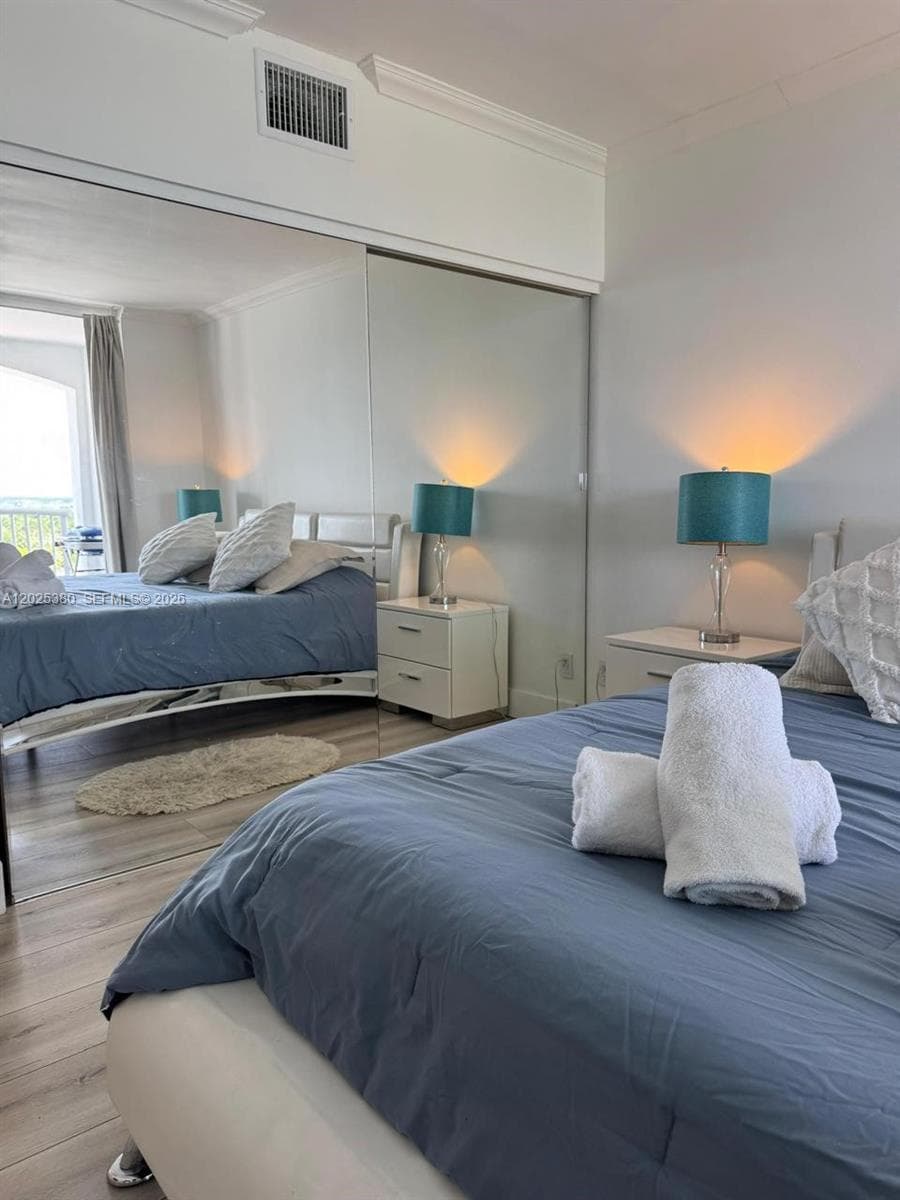 5401 Collins Ave 920 photo 18