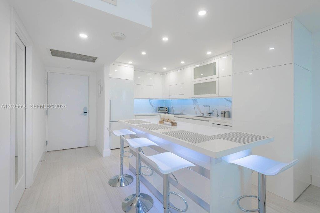 2301 Collins Ave 811 photo 16