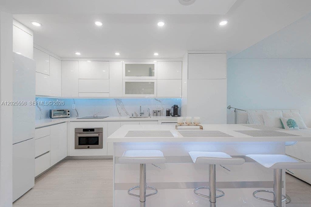 2301 Collins Ave 811 photo 19