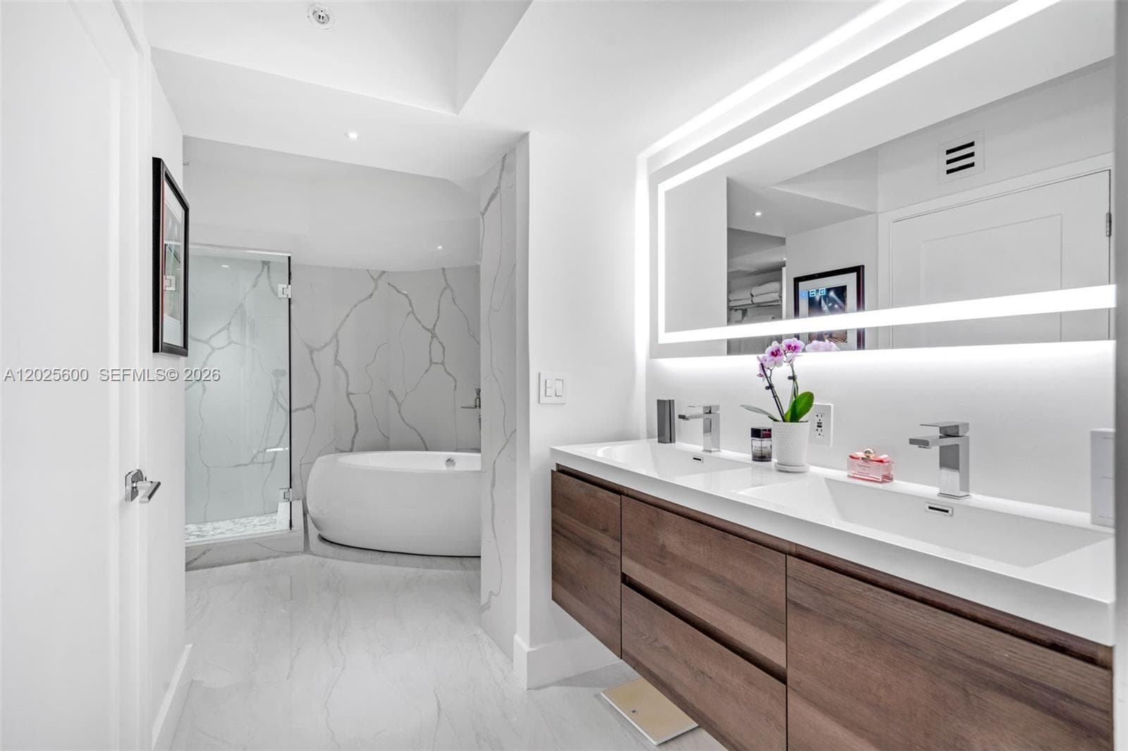 6301 Collins Ave 1207 photo 14