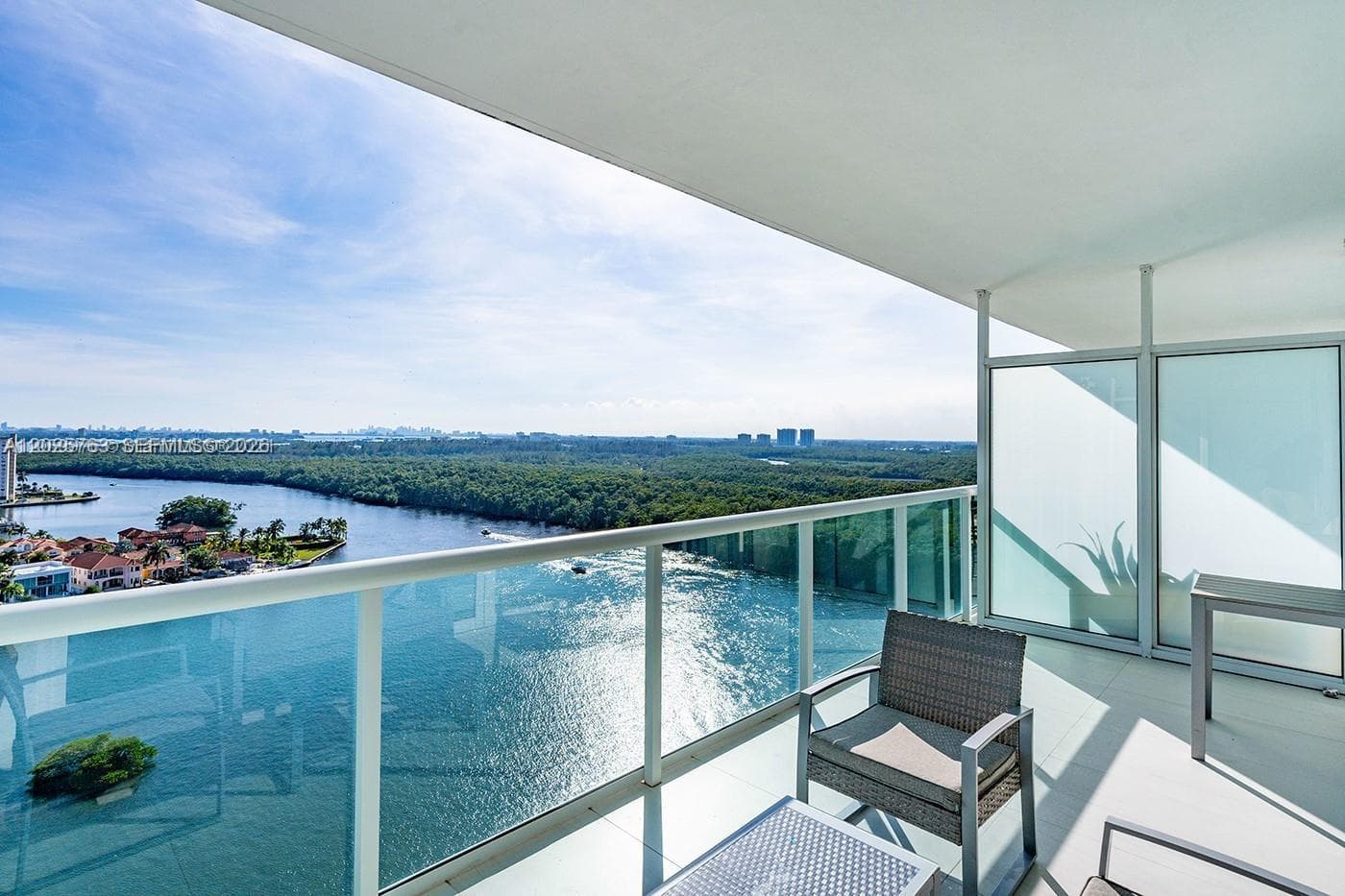 400 Sunny Isles Blvd 1804 photo 4