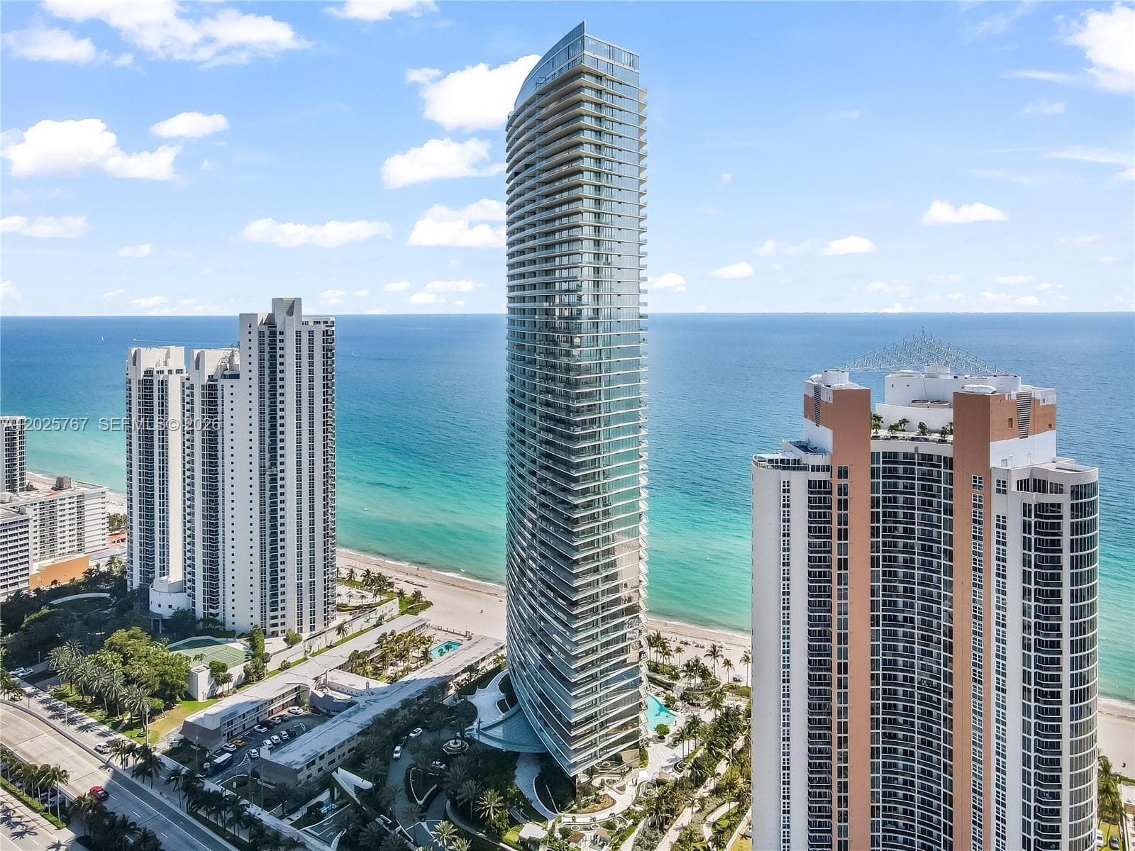 18975 Collins Ave 3504 photo 2