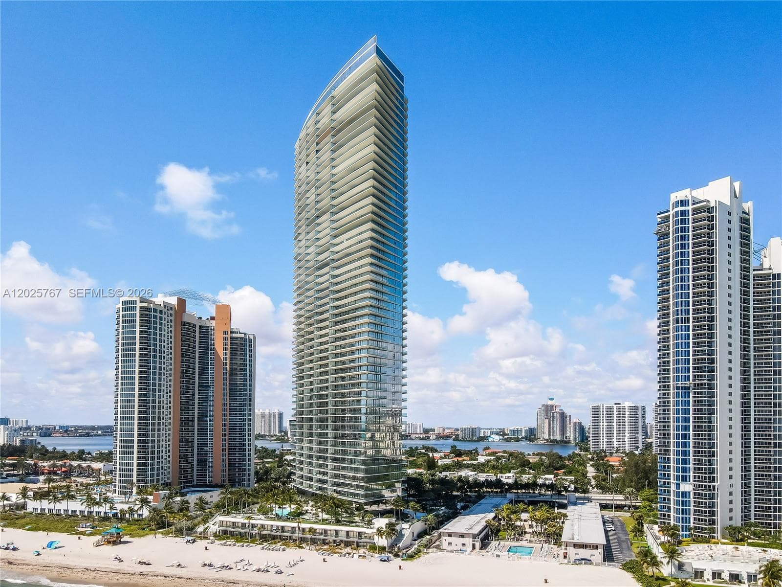 18975 Collins Ave 3504 photo 4