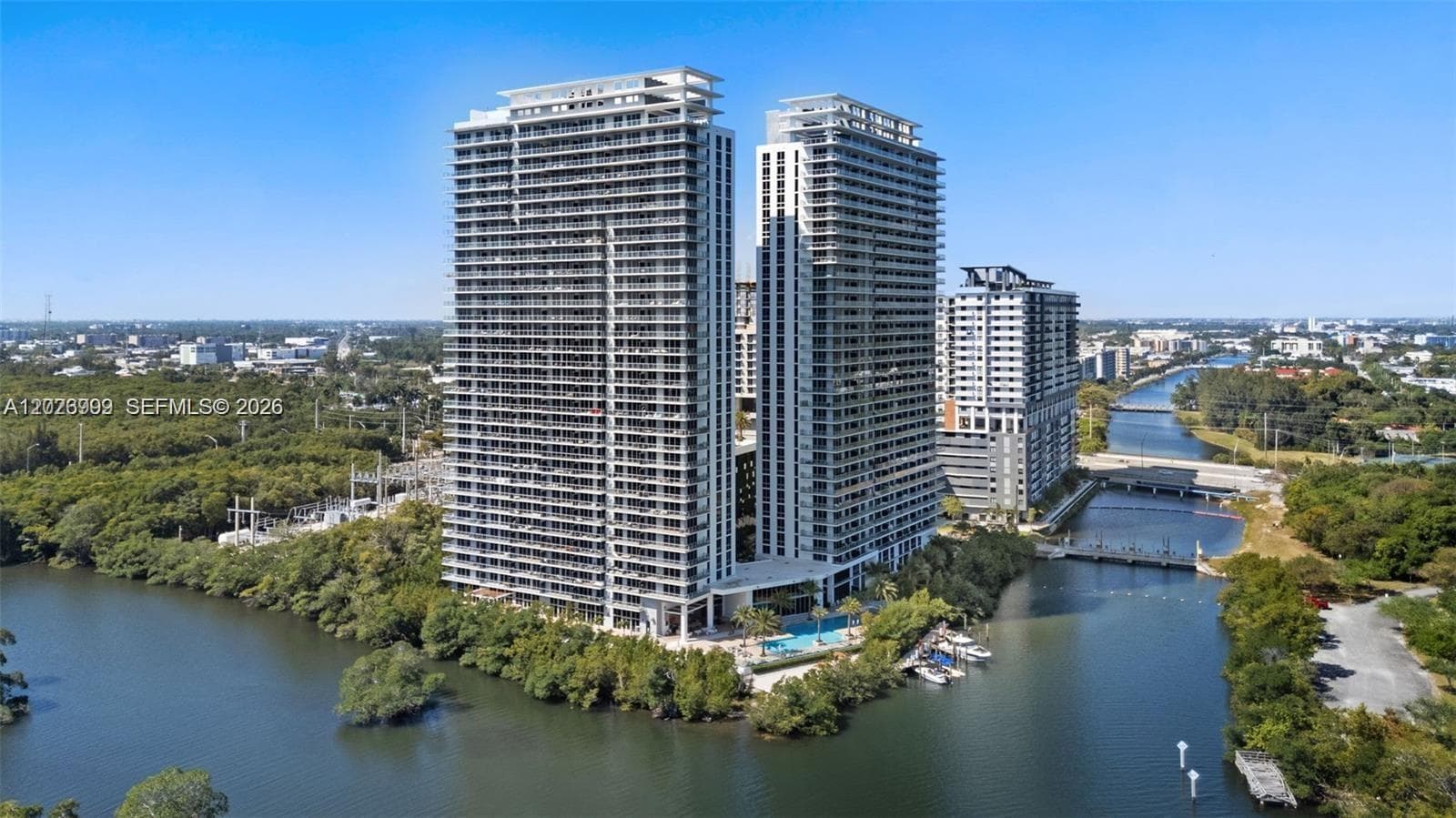 16385 Biscayne Blvd #1019 1