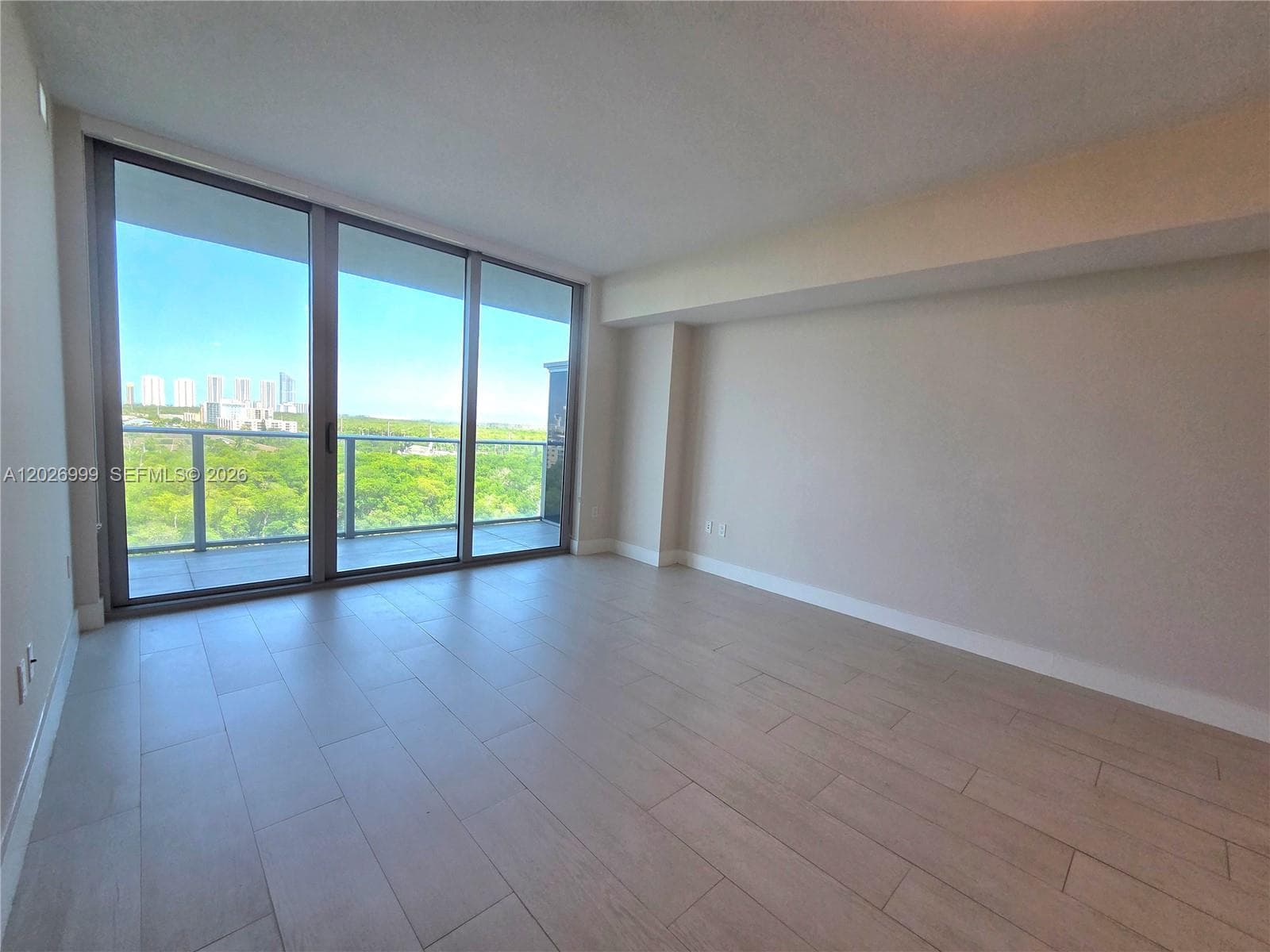 16385 Biscayne Blvd 1019 photo 10