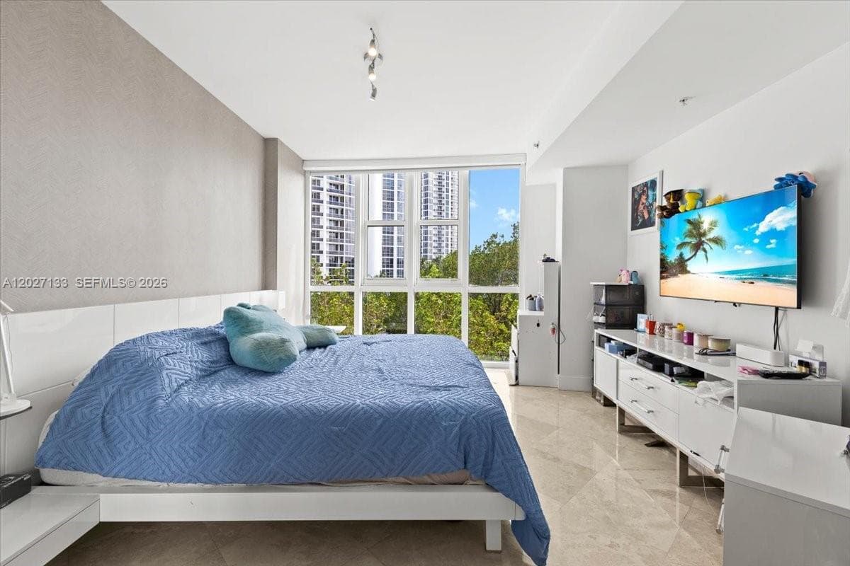 18201 Collins Ave 601A photo 4