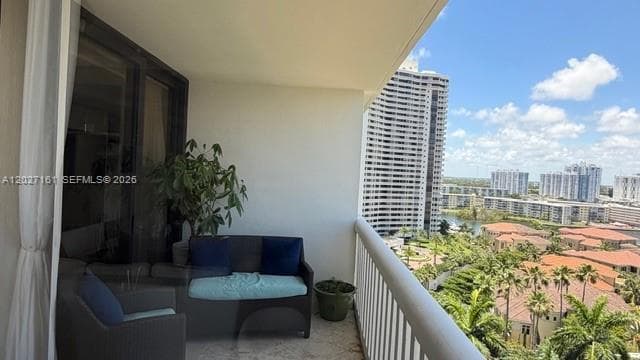 2000 Island Blvd 1404 photo 6
