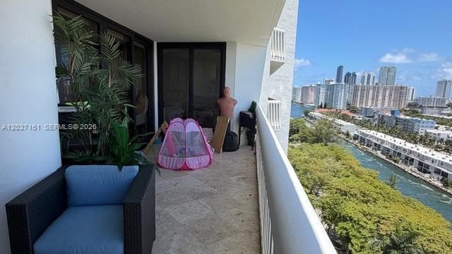 2000 Island Blvd 1404 photo 13