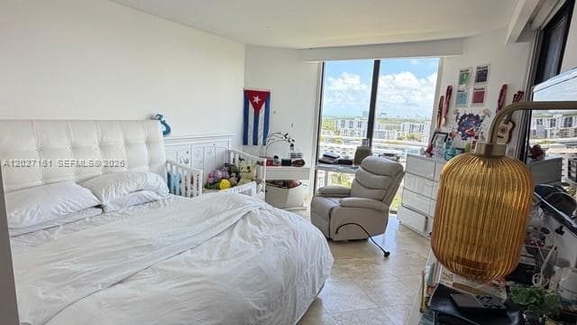 2000 Island Blvd 1404 photo 12
