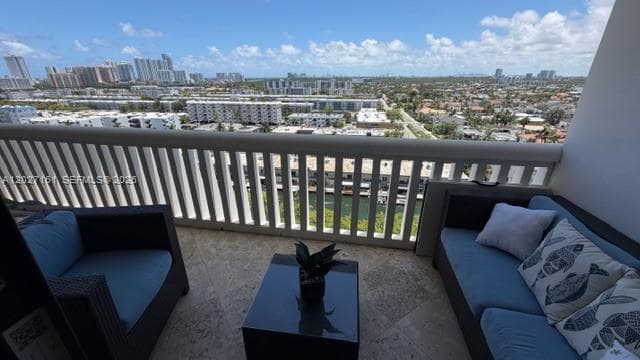 2000 Island Blvd 1404 photo 14