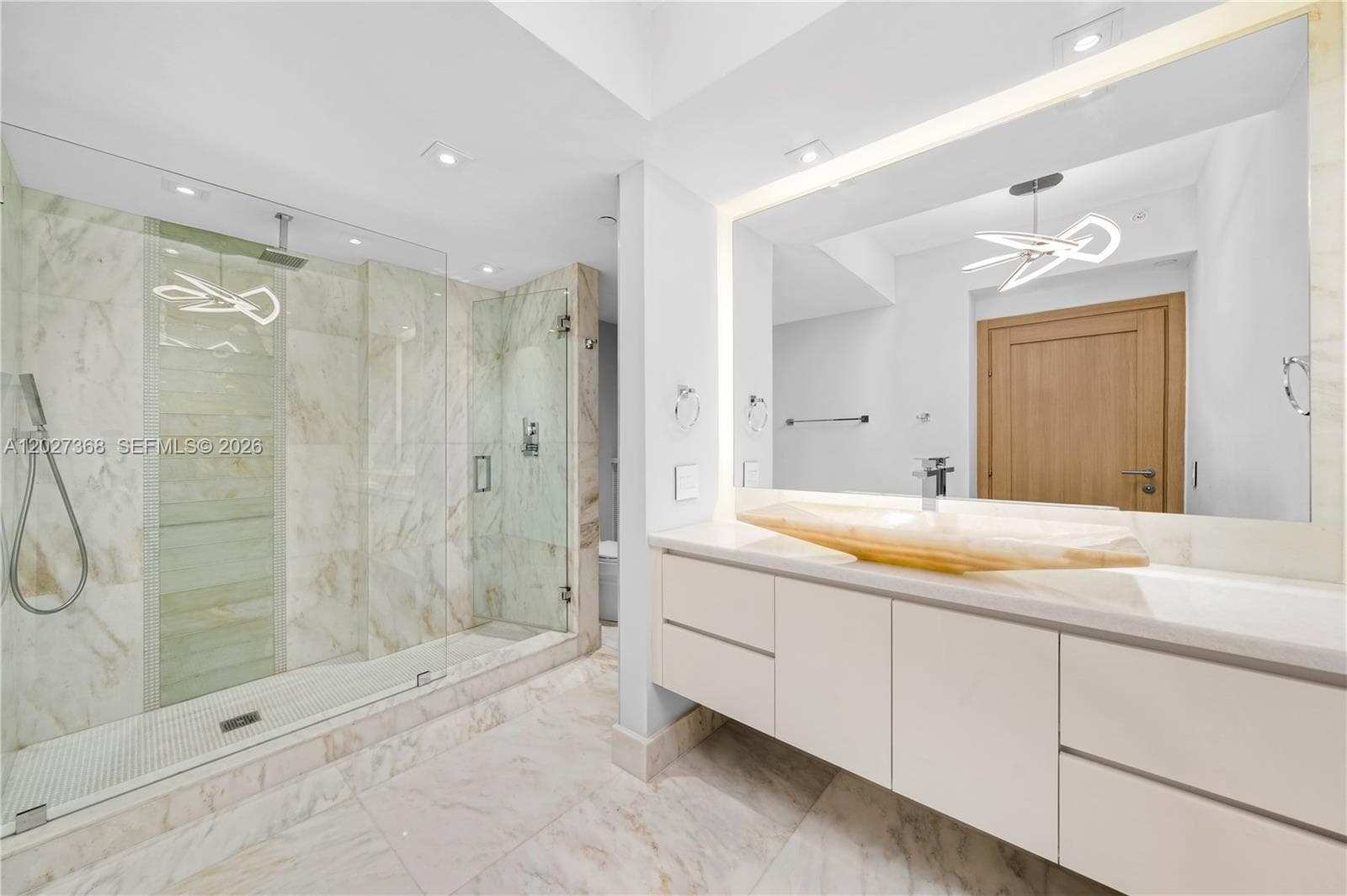 4779 Collins Ave 908 photo 12