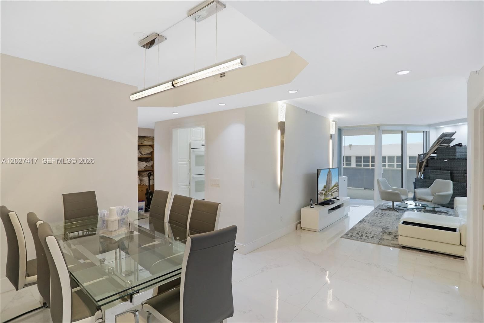 4775 COLLINS AV 1804 photo 1
