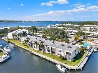 1950 SW Palm City Road #9102 3