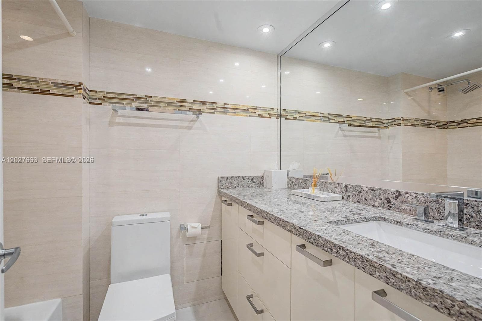 2301 Collins Ave 1210 photo 19