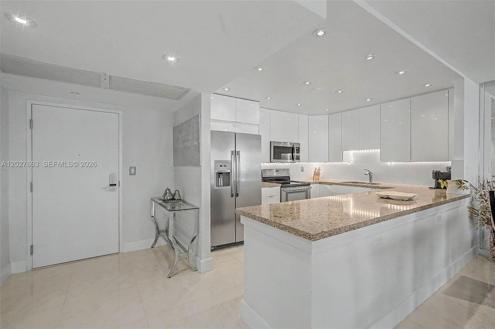 2301 Collins Ave 1210 photo 4