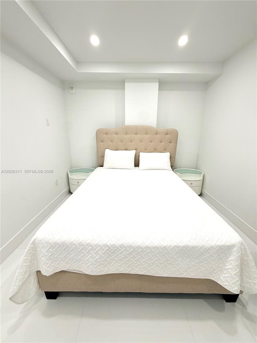 19390 Collins Ave 908 photo 23
