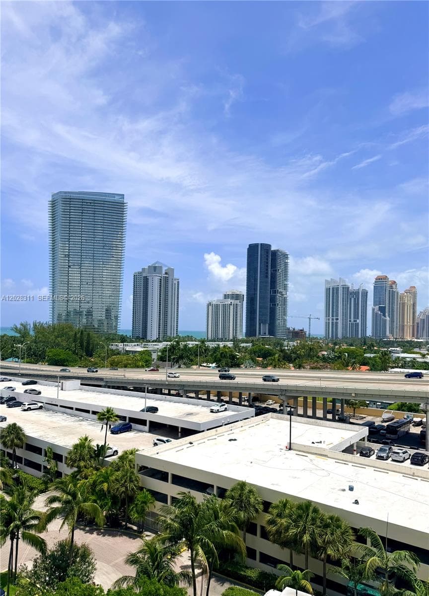 19390 Collins Ave 908 photo 14