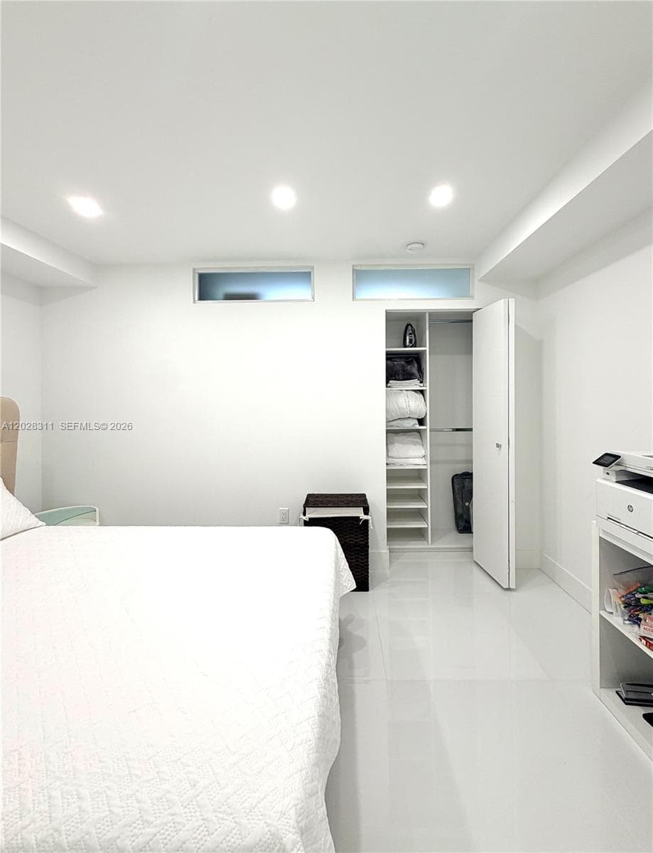 19390 Collins Ave 908 photo 21