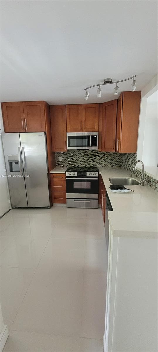 3750 NE 169th St 204 photo 9