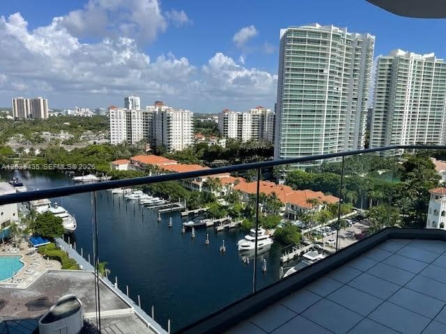 19707 Turnberry Way 18L photo 2