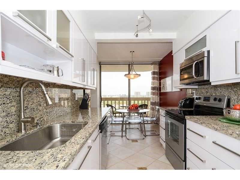 19707 Turnberry Way 18L photo 13
