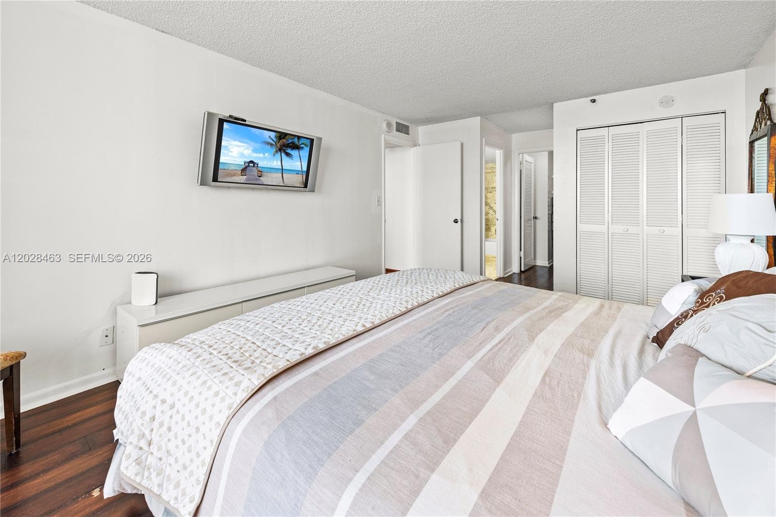 2555 Collins Ave 403 photo 16