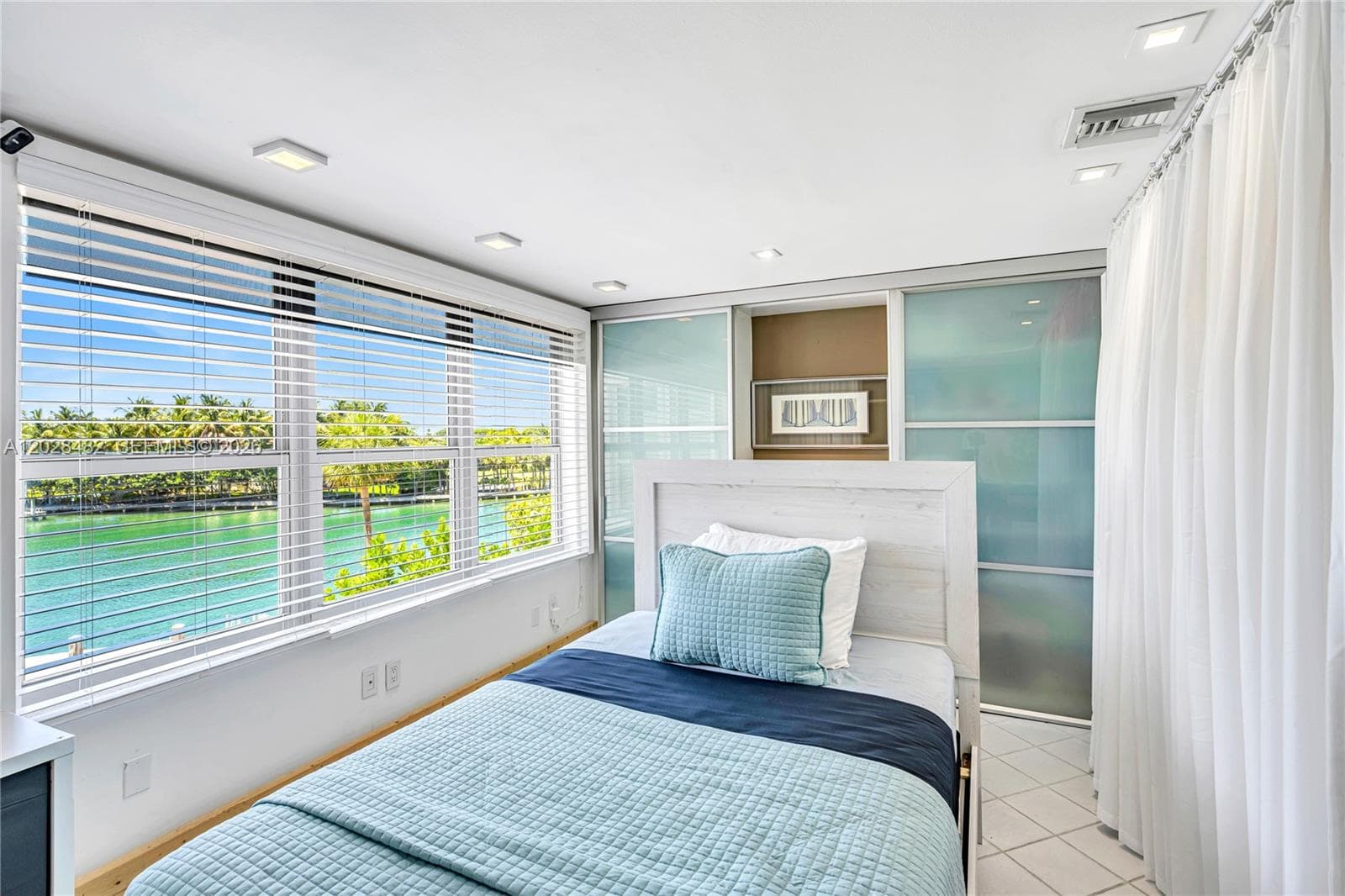 9102 W Bay Harbor Dr 3-C photo 13
