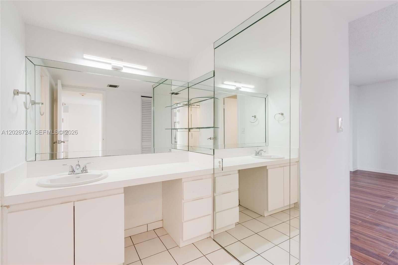 100 Bayview Dr 1102 photo 20