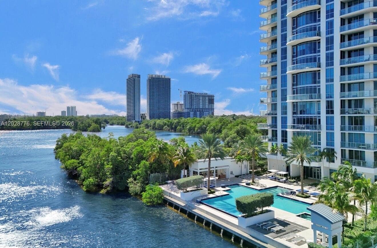 17111 Biscayne Blvd #208 4