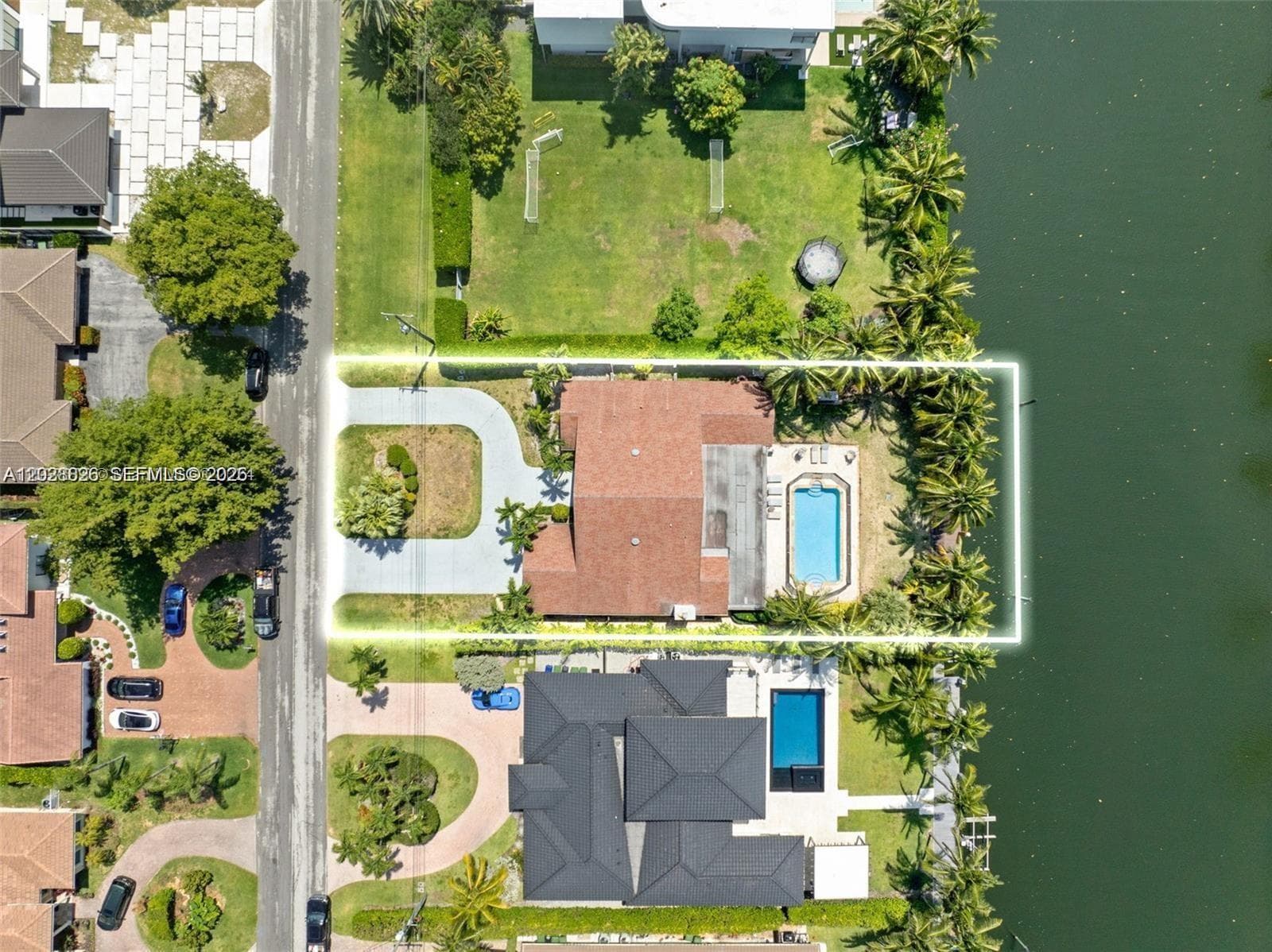 413 Holiday Dr 2