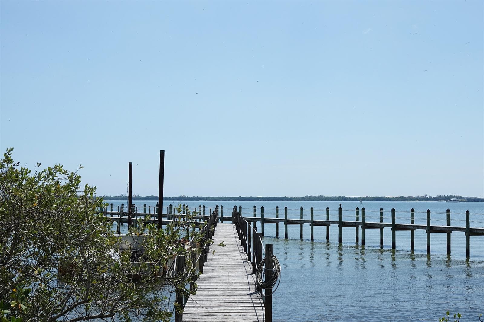 114 N SEWALLS POINT Road 2