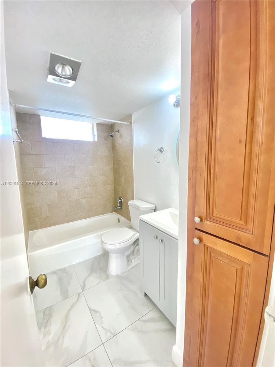 2920 Point East Dr N611 photo 14
