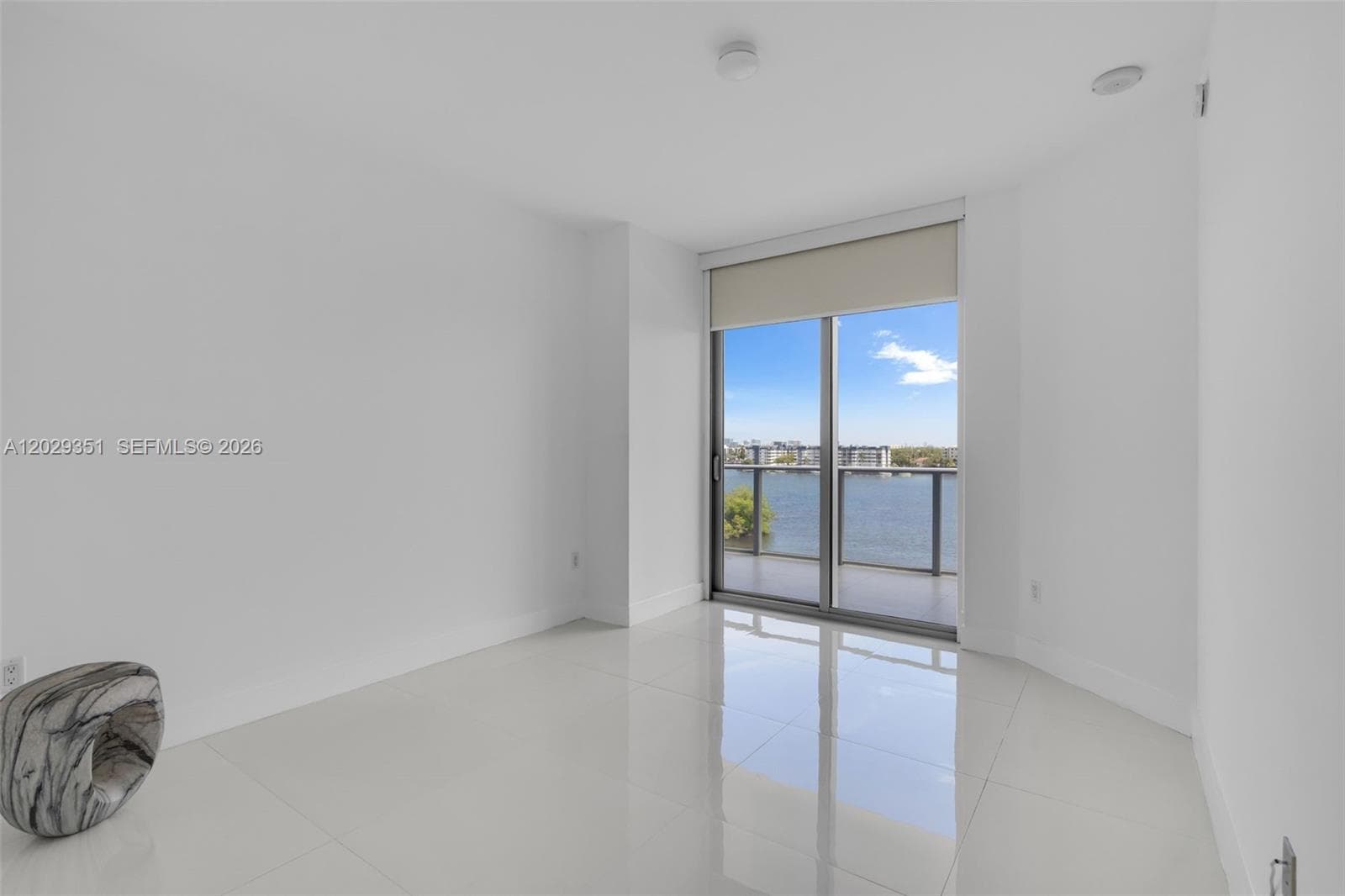 17111 BISCAYNE BL 506 photo 17