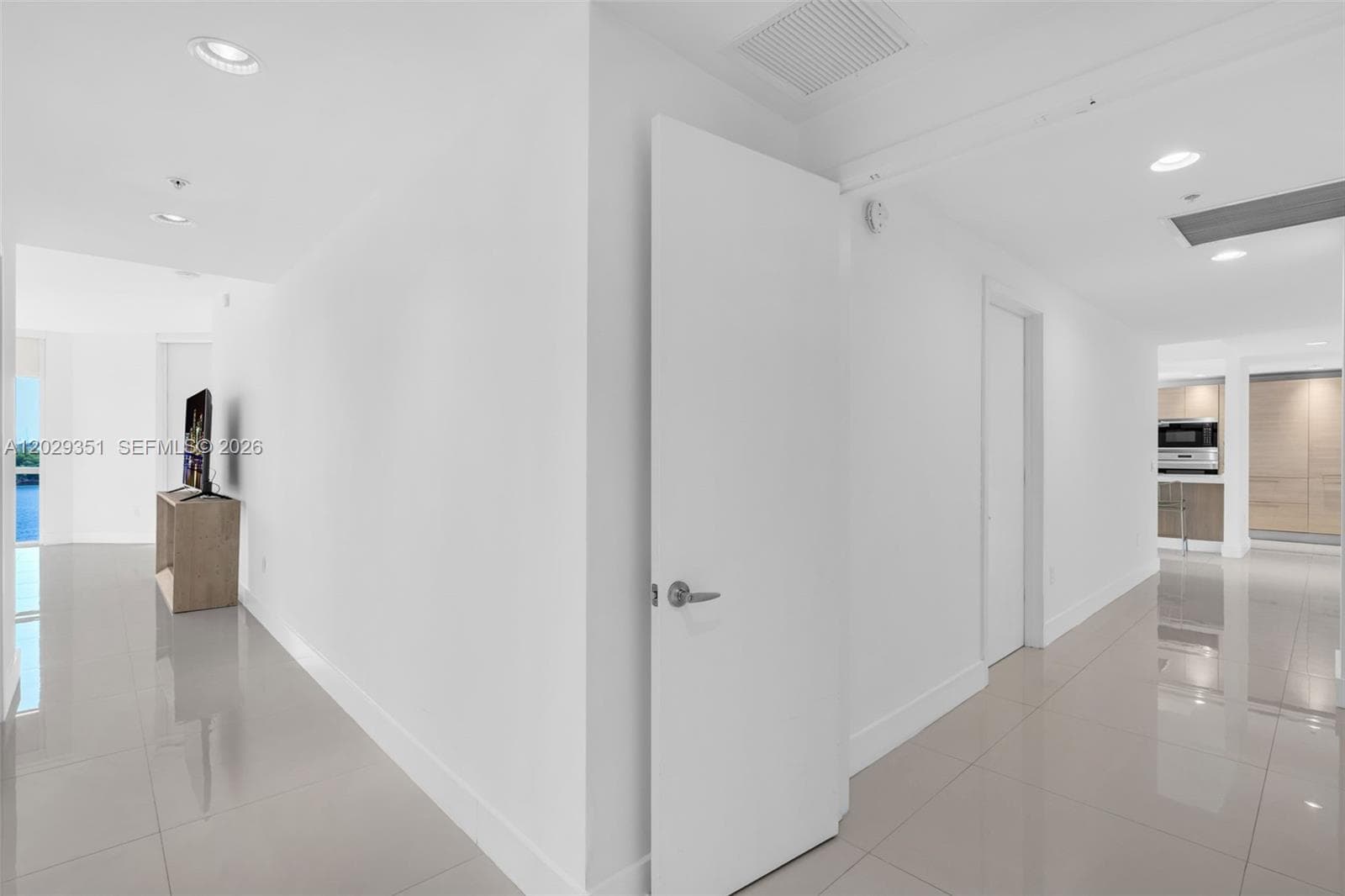 17111 BISCAYNE BL 506 photo 22