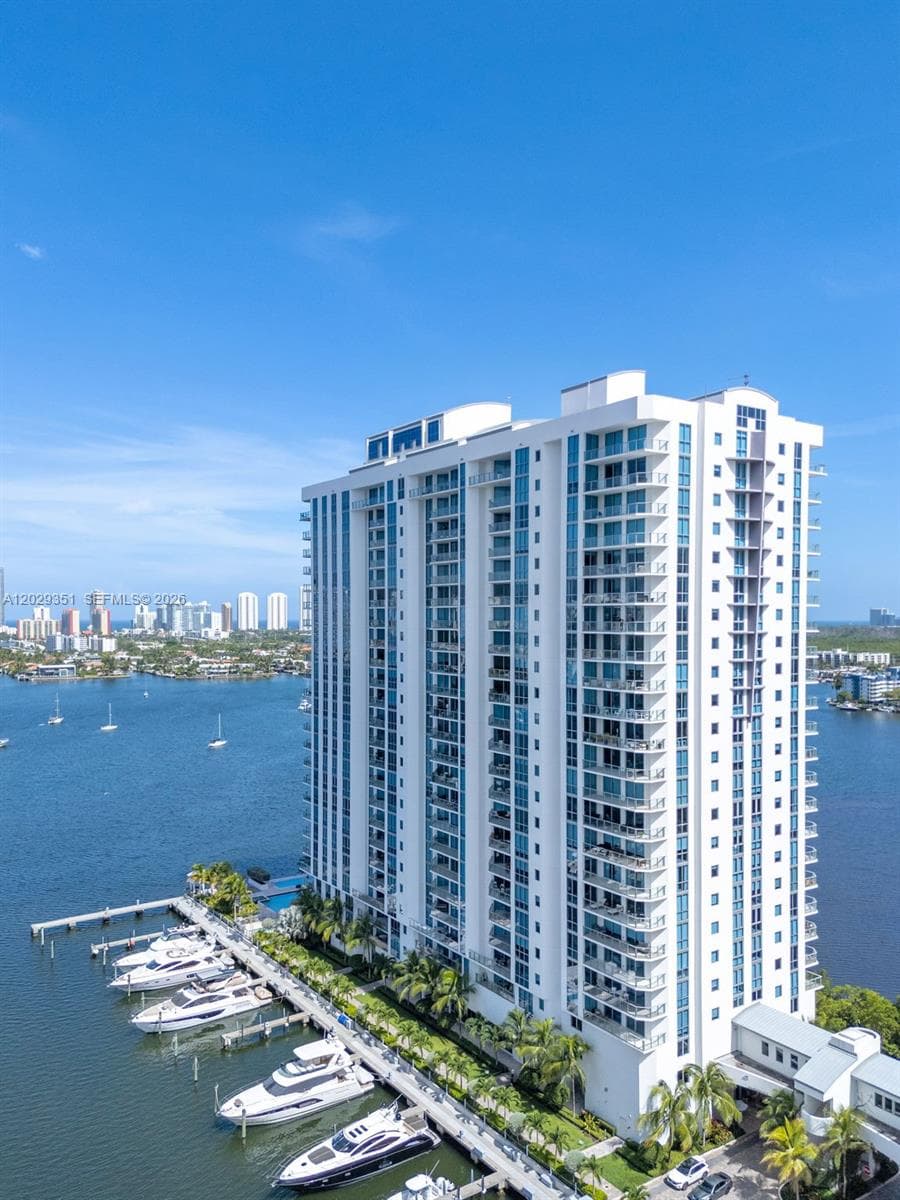17111 BISCAYNE BL #506 3
