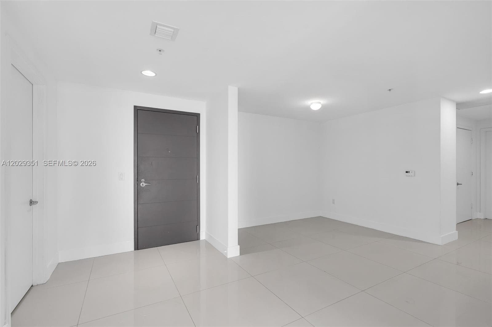 17111 BISCAYNE BL 506 photo 9