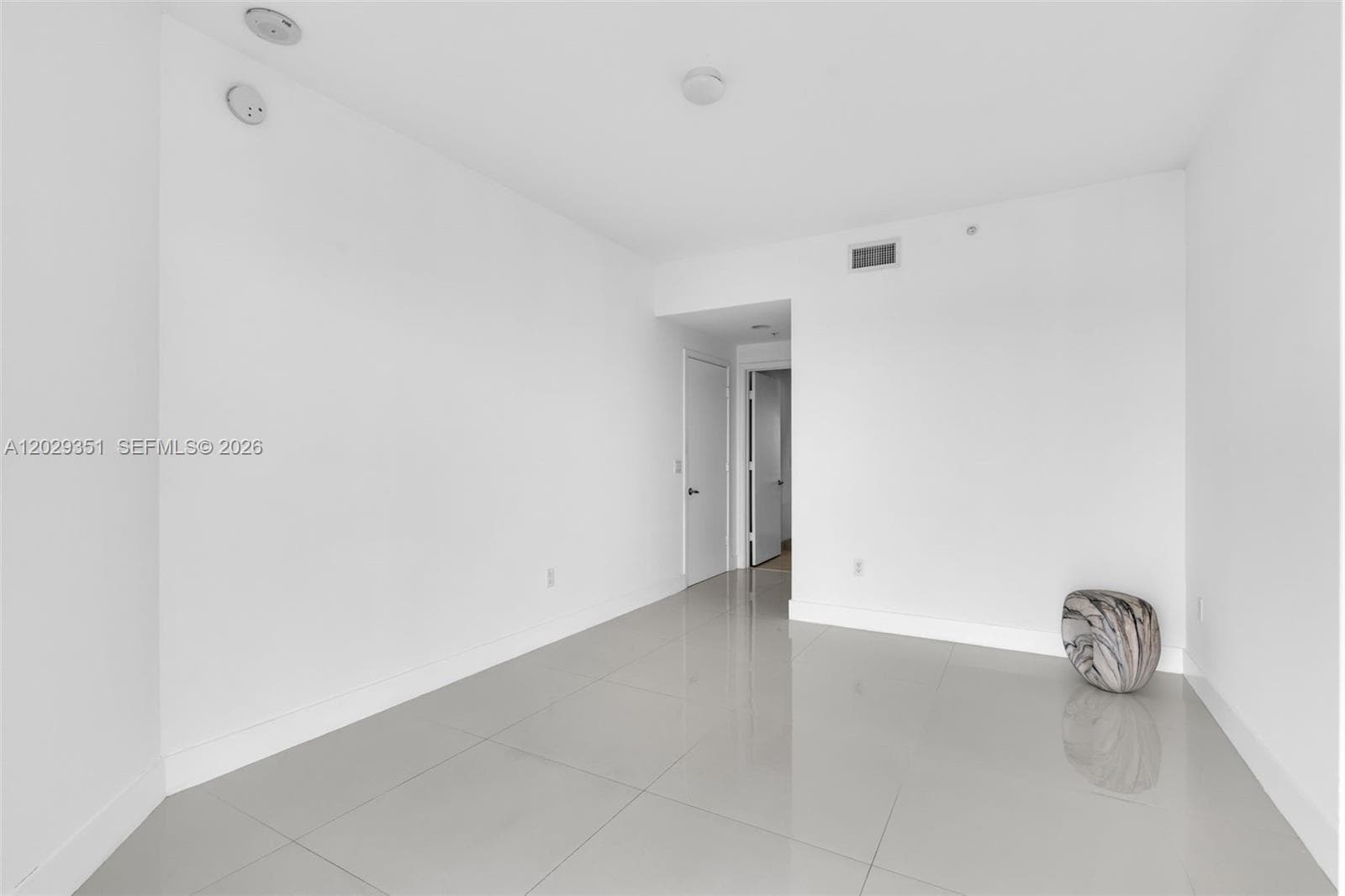 17111 BISCAYNE BL 506 photo 18