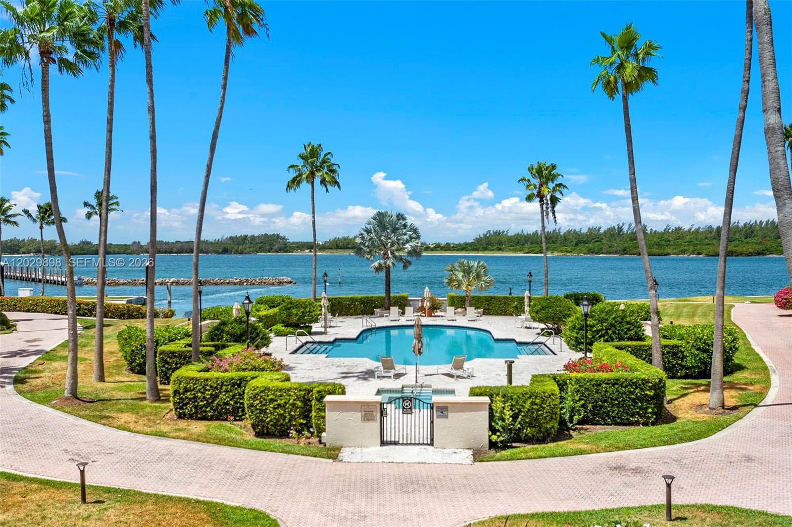 2122 Fisher Island Dr 2122 photo 1