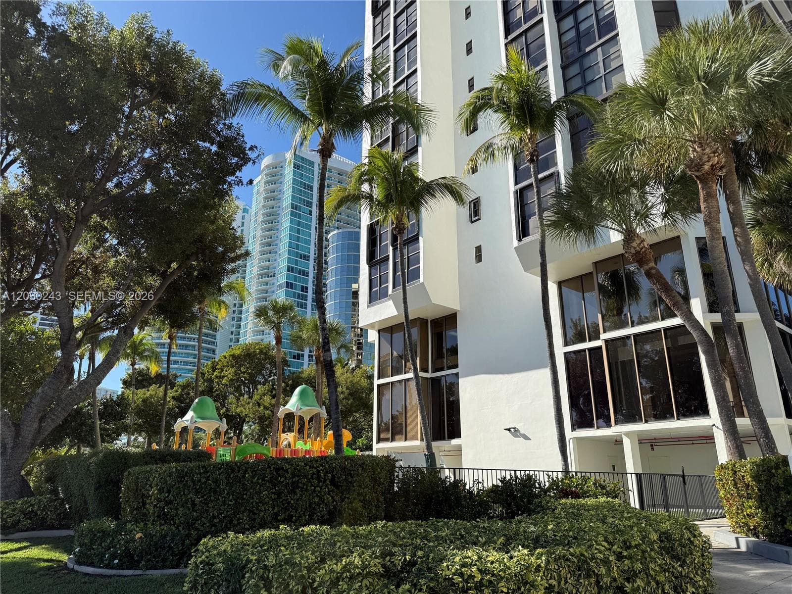 1925 Brickell Ave #1403 5