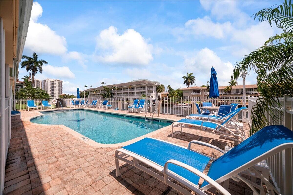 2864 NE 33rd Court #205 4
