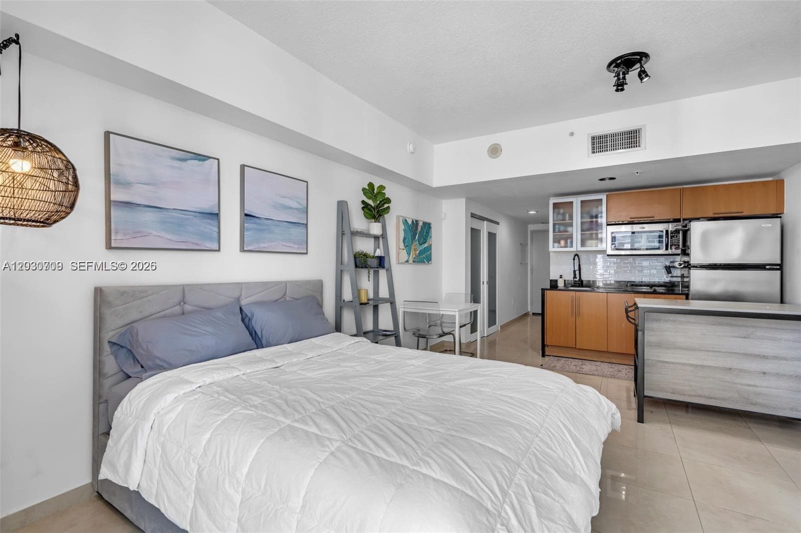 1750 N Bayshore Dr 1204 photo 6